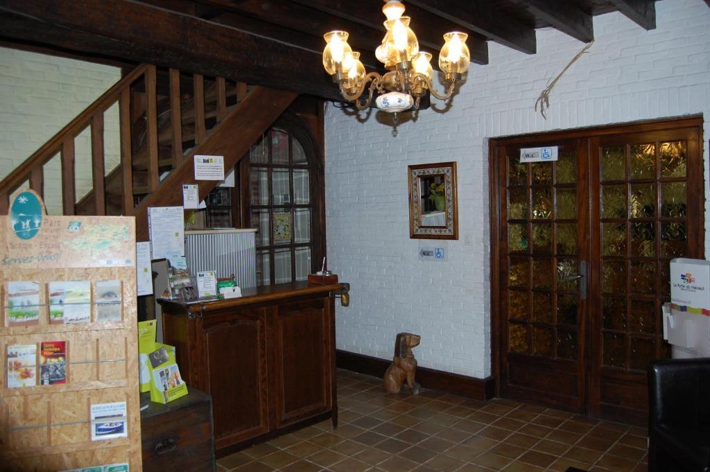 AUBERGE du BORD des EAUX - Demi-pension assurée sur réservation Saint-Amand-les-Eaux Esterno foto