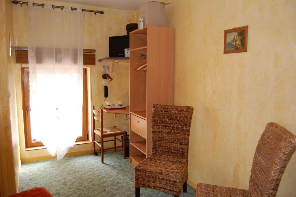 AUBERGE du BORD des EAUX - Demi-pension assurée sur réservation Saint-Amand-les-Eaux Camera foto