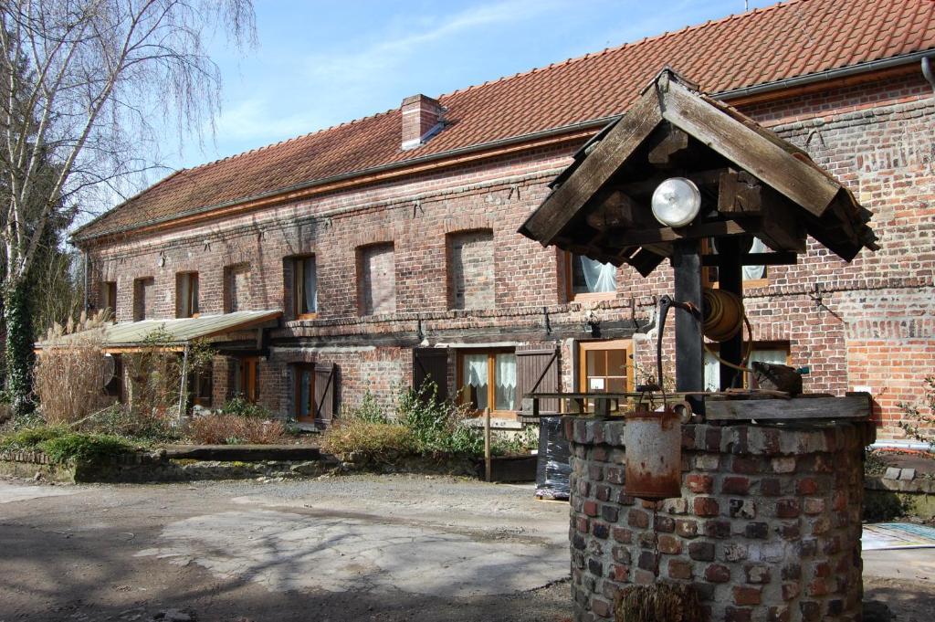 AUBERGE du BORD des EAUX - Demi-pension assurée sur réservation Saint-Amand-les-Eaux Esterno foto