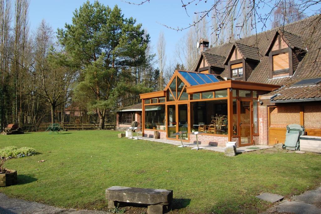 AUBERGE du BORD des EAUX - Demi-pension assurée sur réservation Saint-Amand-les-Eaux Esterno foto