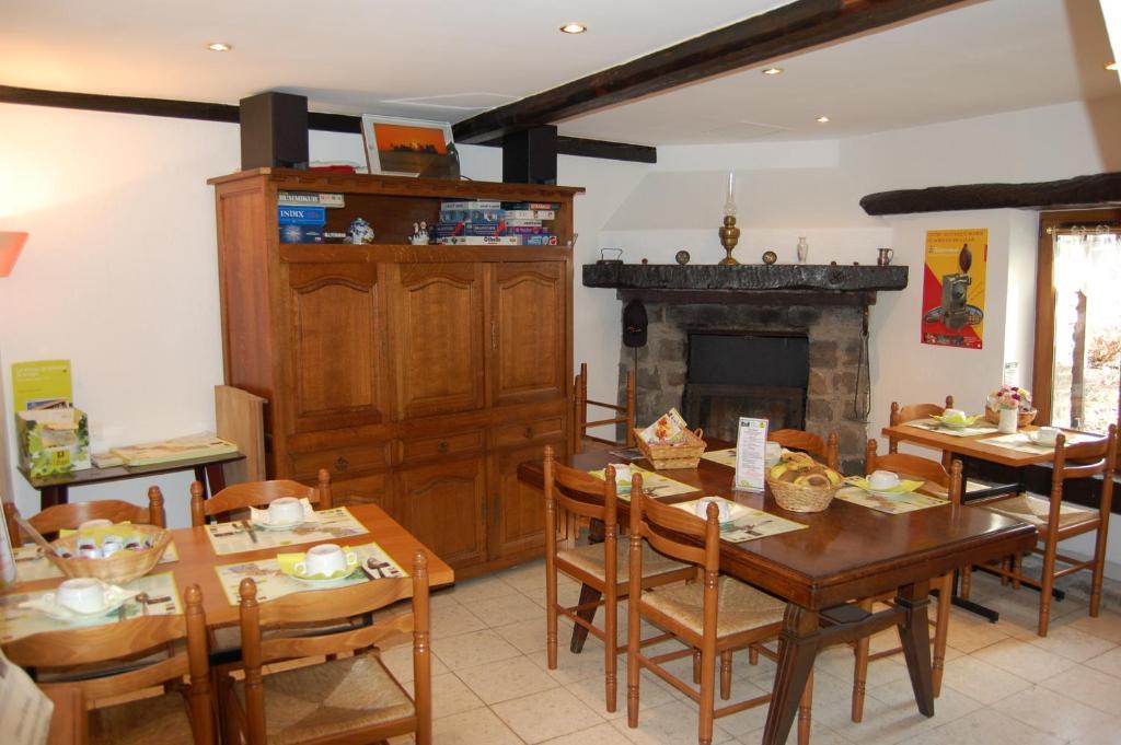 AUBERGE du BORD des EAUX - Demi-pension assurée sur réservation Saint-Amand-les-Eaux Esterno foto