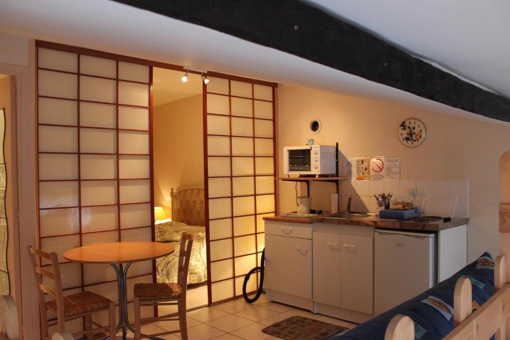 AUBERGE du BORD des EAUX - Demi-pension assurée sur réservation Saint-Amand-les-Eaux Esterno foto