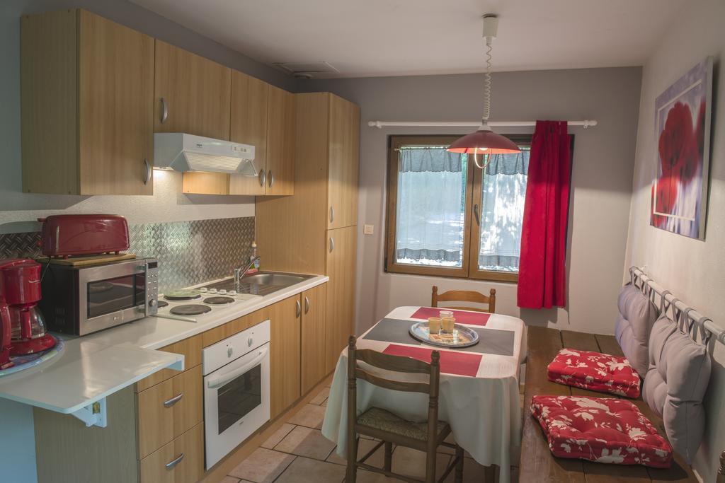AUBERGE du BORD des EAUX - Demi-pension assurée sur réservation Saint-Amand-les-Eaux Esterno foto