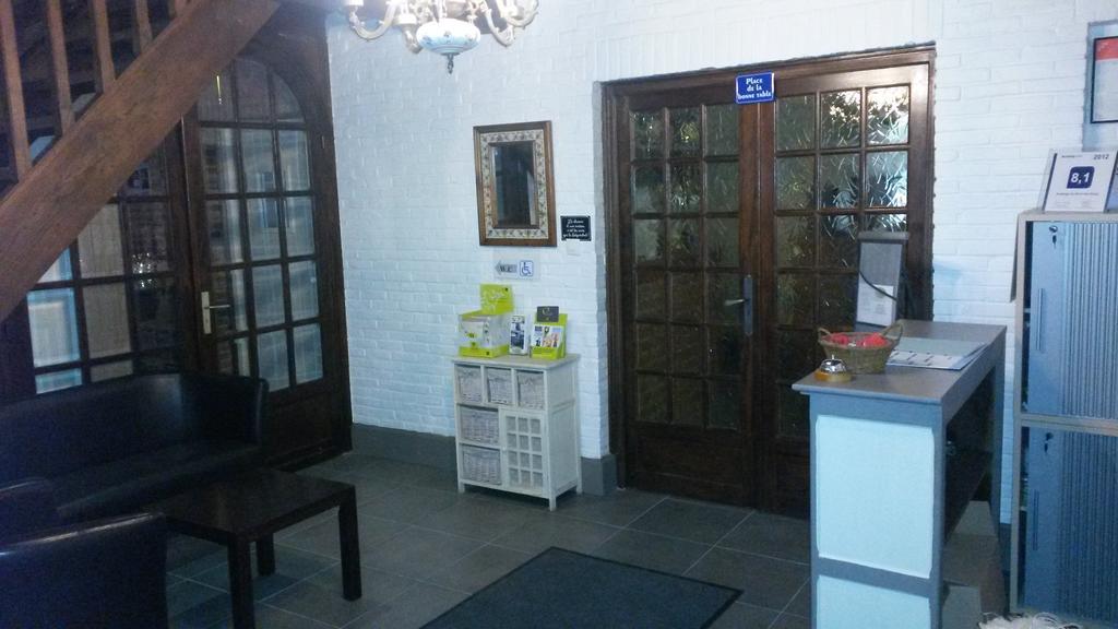 AUBERGE du BORD des EAUX - Demi-pension assurée sur réservation Saint-Amand-les-Eaux Esterno foto